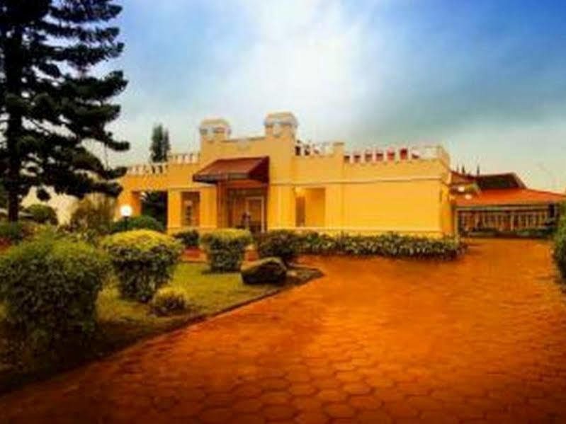 Hotel Indah Palace Tawangmangu Εξωτερικό φωτογραφία